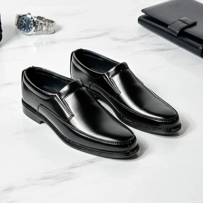 BLACK SLIP-ON LOAFER