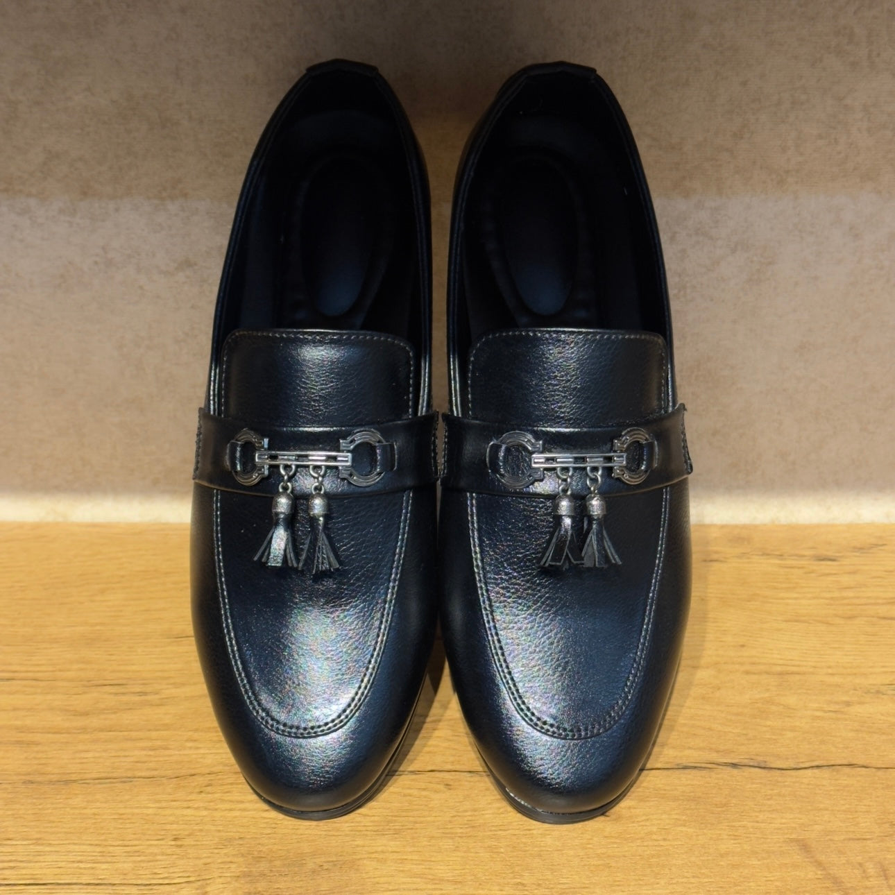 TEXTURE BLACK TASSEL LOAFER